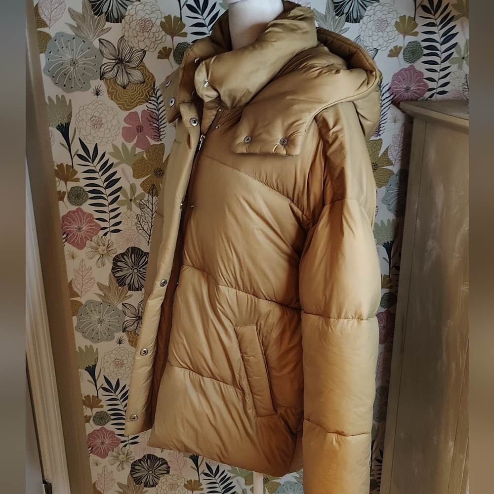 Abercrombie & Fitch Women's Beige Puffer Jacket - Picture 7 of 12